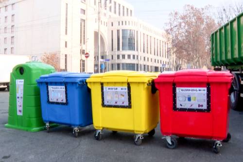 930 новых мусорных контейнеров будет установлено в Ереване