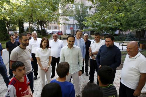 New projects in Avan district: overhauled policlinic and well-arranged courtyards instead of illegal garages and fenced plots