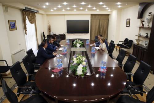 First Deputy Mayor of Yerevan Armen Pambukhchyan meets with Ambassador Extraordinary and Plenipotentiary of Latvia to Armenia and Georgia Edite Medne