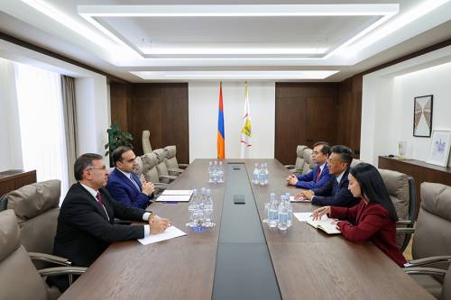 Yerevan Mayor Tigran Avinyan Receives Ambassador of China to Armenia