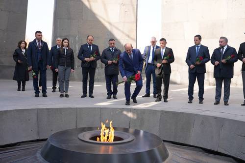 Mayor of Rostov-on-Don Pays Tribute to the Victims of the Armenian Genocide