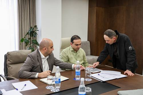 Mayor Tigran Avinyan Receives Yerevan Residents