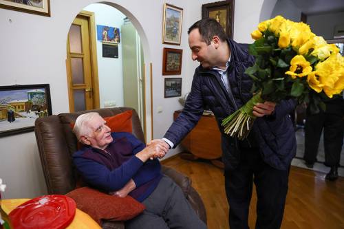 Երևանի փոխքաղաքապետն այցելել է Ռոբերտ Էլիբեկյանին