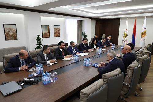 Armen Pambukhchyan Meets with AUA President Bruce Boghosian