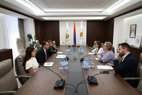 Мэр Еревана Тигран Авинян принял посла Великобритании в Армении